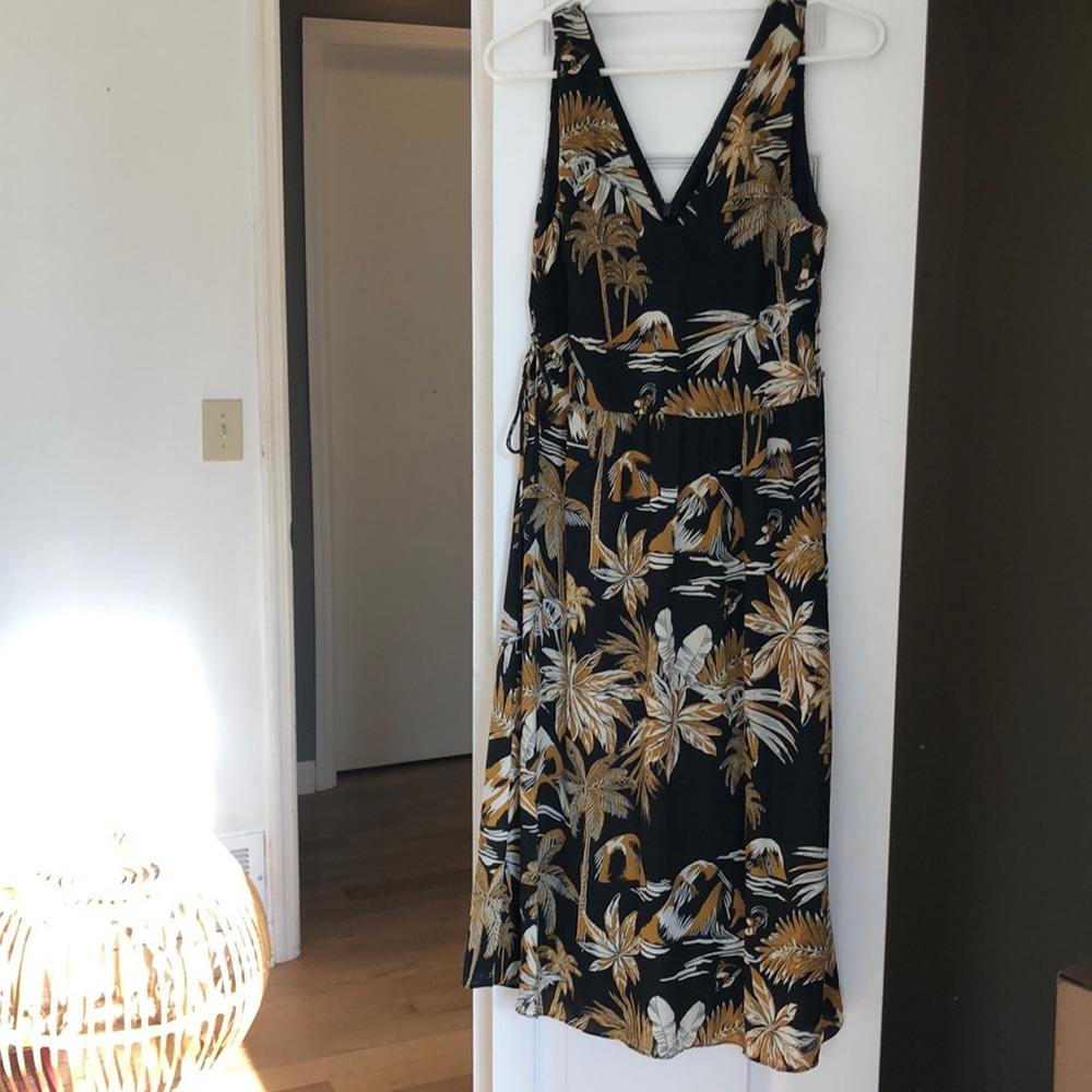 H&M Black, Gold, Cream Hawaiian Print Dress